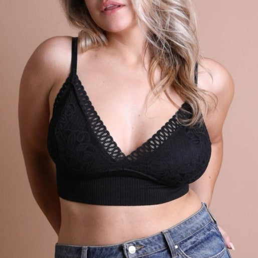 True to our love of comfort and ease, this lace collection is all about a soft, relaxed fit that's designed to make you feel your best. It feature lace in the cups, adjustable straps and a thick waistband.