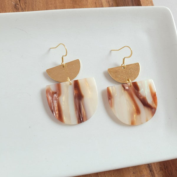 Our Harper Earrings are a perfect style for when you need a statement look! 18K gold-plated hooks Gold-plated brushed brass Durable plant-based acetate acrylic in mocha shimmer