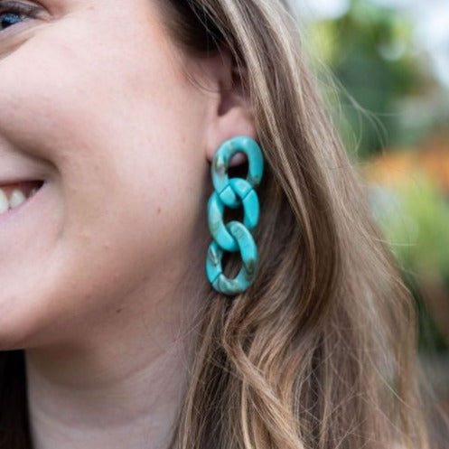 These bold chain-link style statement earrings will make your look stand out, while still being super comfortable. Get the look of turquoise without weighing down your lobes! Available in Turquiose and Neutral Hypoallergenic stainless steel posts Lightweight resin charms