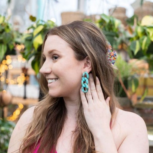 These bold chain-link style statement earrings will make your look stand out, while still being super comfortable. Get the look of turquoise without weighing down your lobes! Available in Turquiose and Neutral Hypoallergenic stainless steel posts Lightweight resin charms