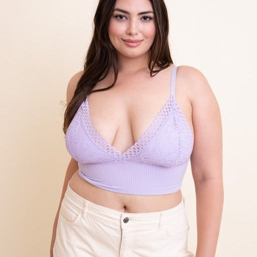 True to our love of comfort and ease, this lace collection is all about a soft, relaxed fit that's designed to make you feel your best. It feature lace in the cups, adjustable straps and a thick waistband.