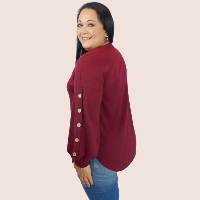 This Balloon Sleeves Plus Tunic Top with Wooden Button Detail will look great with a pair of jeans or tights.