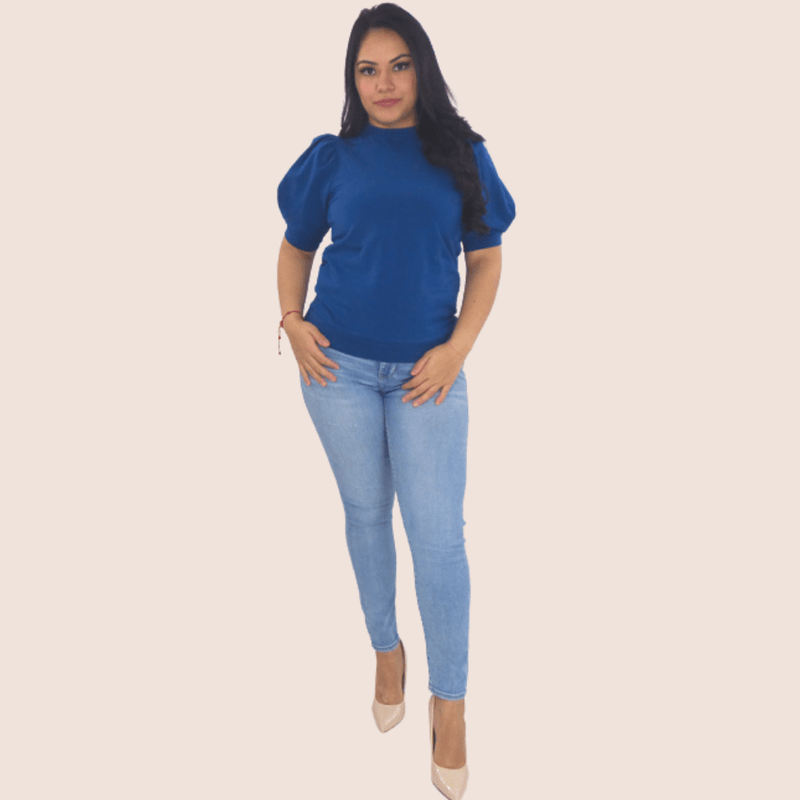 This Sporty stretchy top is made from high-quality fabrics. Slim fit, with an easy loose fit so you are always comfortable. Round neckline and balloon half sleeve.