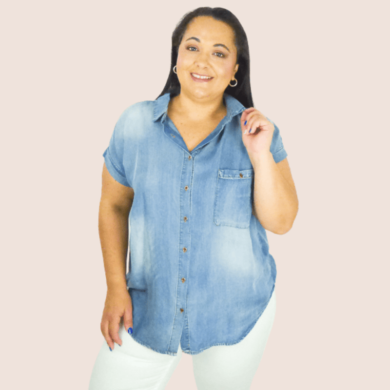 This short sleeve chambray button-down shirt is an easy and stylish way to look good. It features a curved hem, curved neckline, and short cap sleeves.