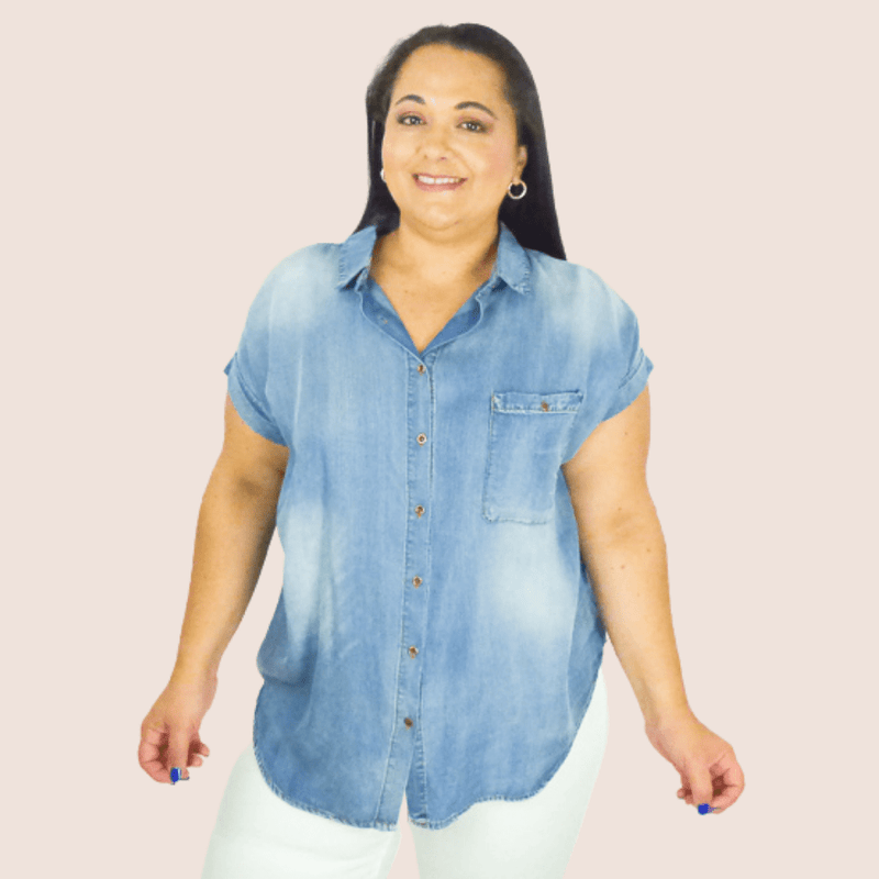 This short sleeve chambray button-down shirt is an easy and stylish way to look good. It features a curved hem, curved neckline, and short cap sleeves.