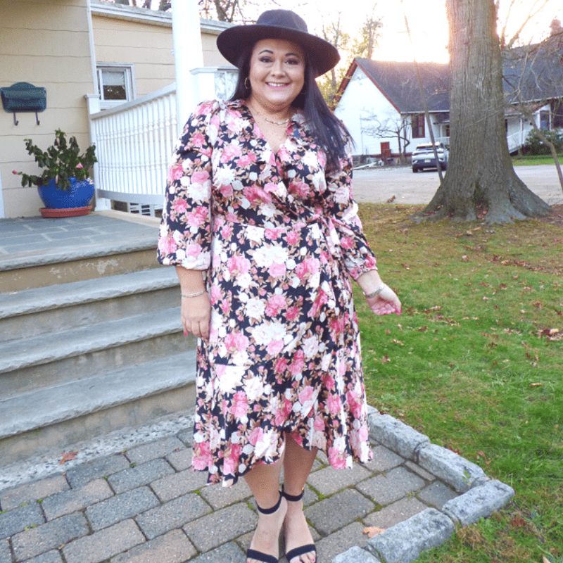 This Long Sleeve Plus Size Floral Rose Dress is sure to make you feel super cute and comfy all day long.
