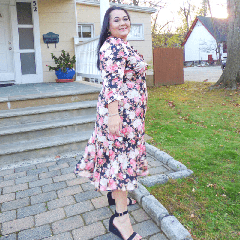 This Long Sleeve Plus Size Floral Rose Dress is sure to make you feel super cute and comfy all day long.