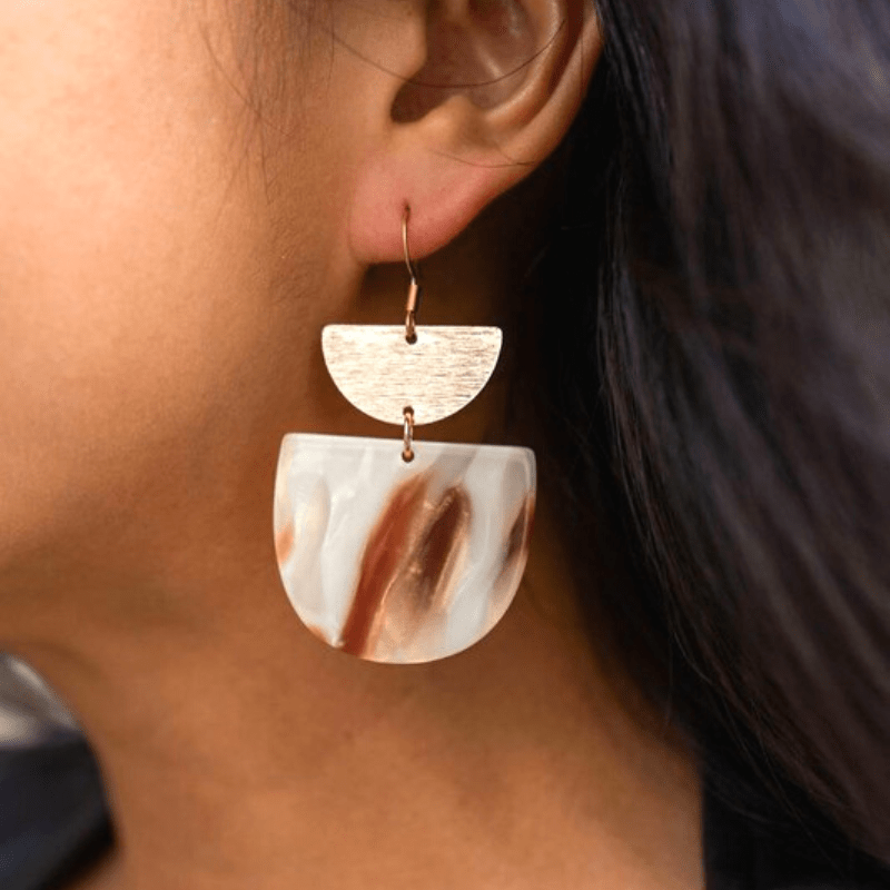 Our Harper Earrings are a perfect style for when you need a statement look! 18K gold-plated hooks Gold-plated brushed brass Durable plant-based acetate acrylic in mocha shimmer