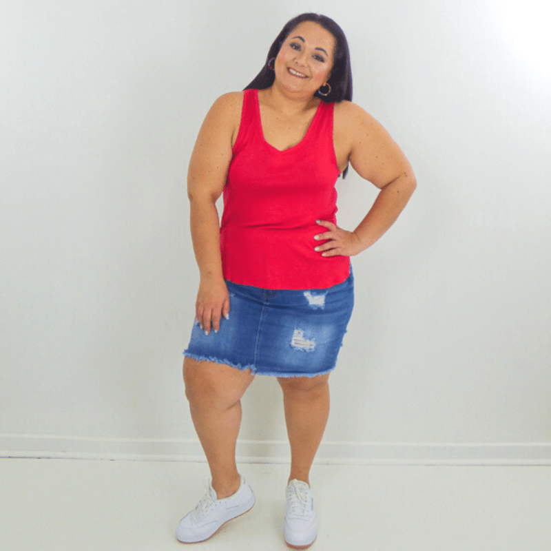 We know we're always on the lookout for a good, comfy basic! Its comfy and relaxed fit makes it so easy to wear and the neutral colors make styling and layering a breeze!