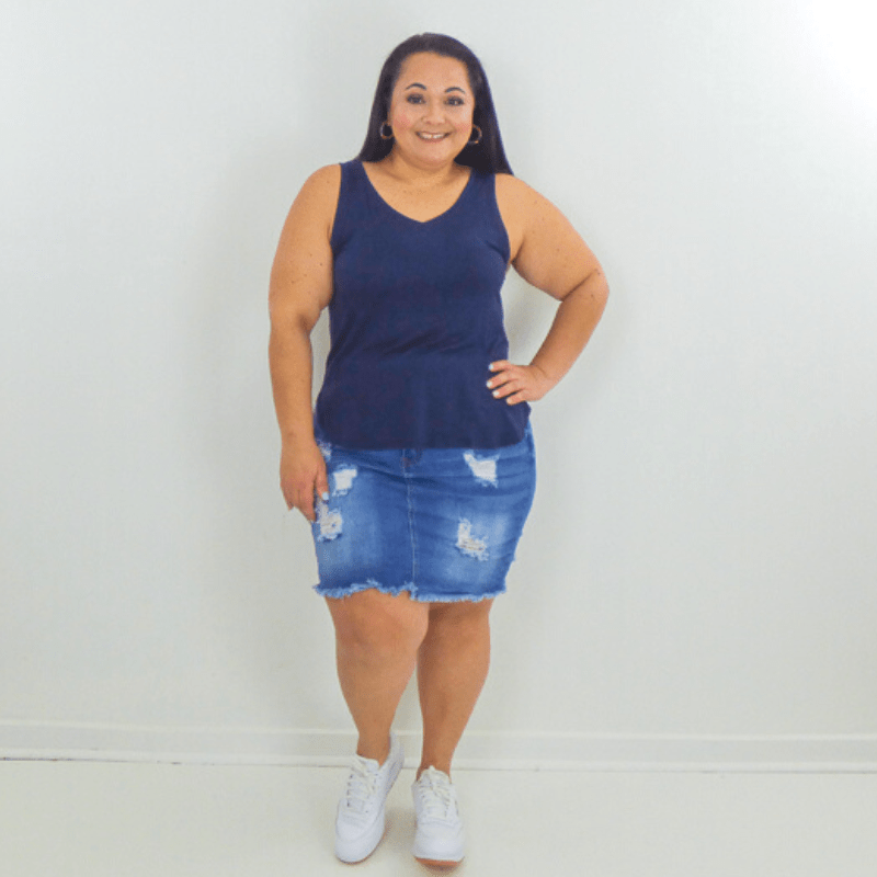 We know we're always on the lookout for a good, comfy basic! Its comfy and relaxed fit makes it so easy to wear and the neutral colors make styling and layering a breeze!