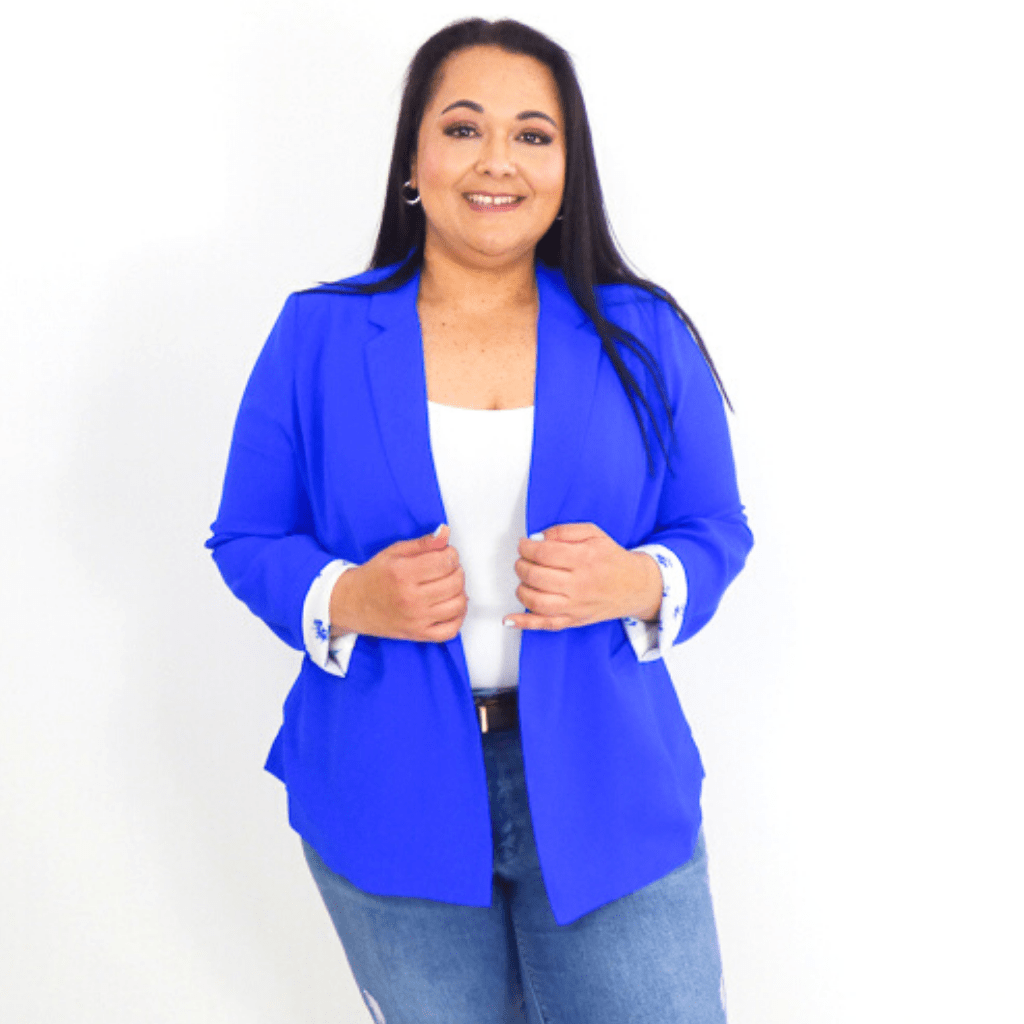 This Long Sleeve Plus Size Blazer is perfect for any occasion and to style in between seasons. This blazer is a great way to elevate your work outfit as well as your casual look.