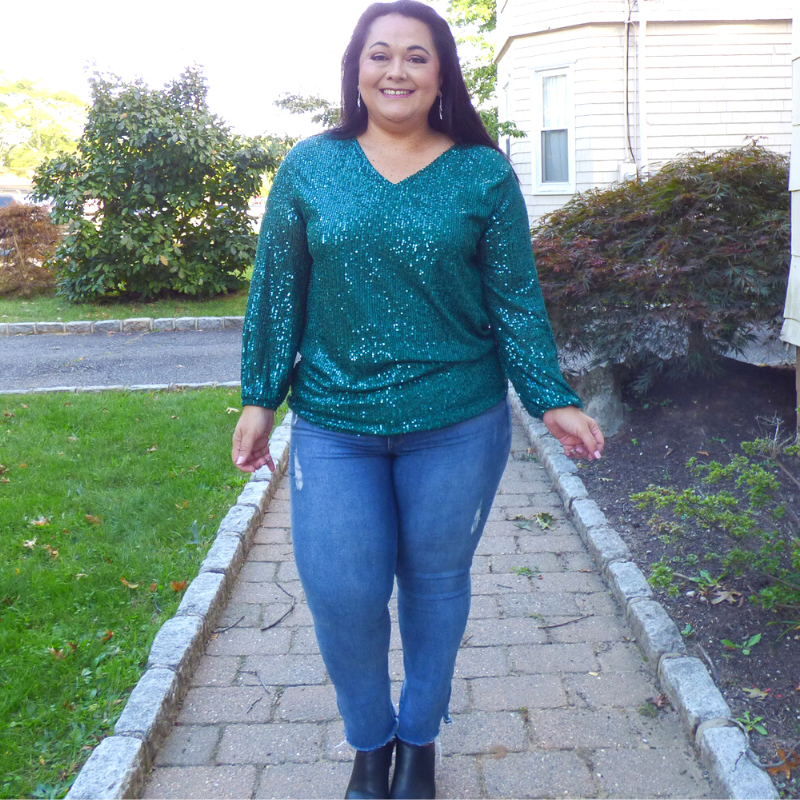 This gorgeous Sequin Long Sleeve Plus Size Top can be worn to all ocassions. It feature all over sequins, lined bodice and 3/4 sleeves. Available in Red & Green