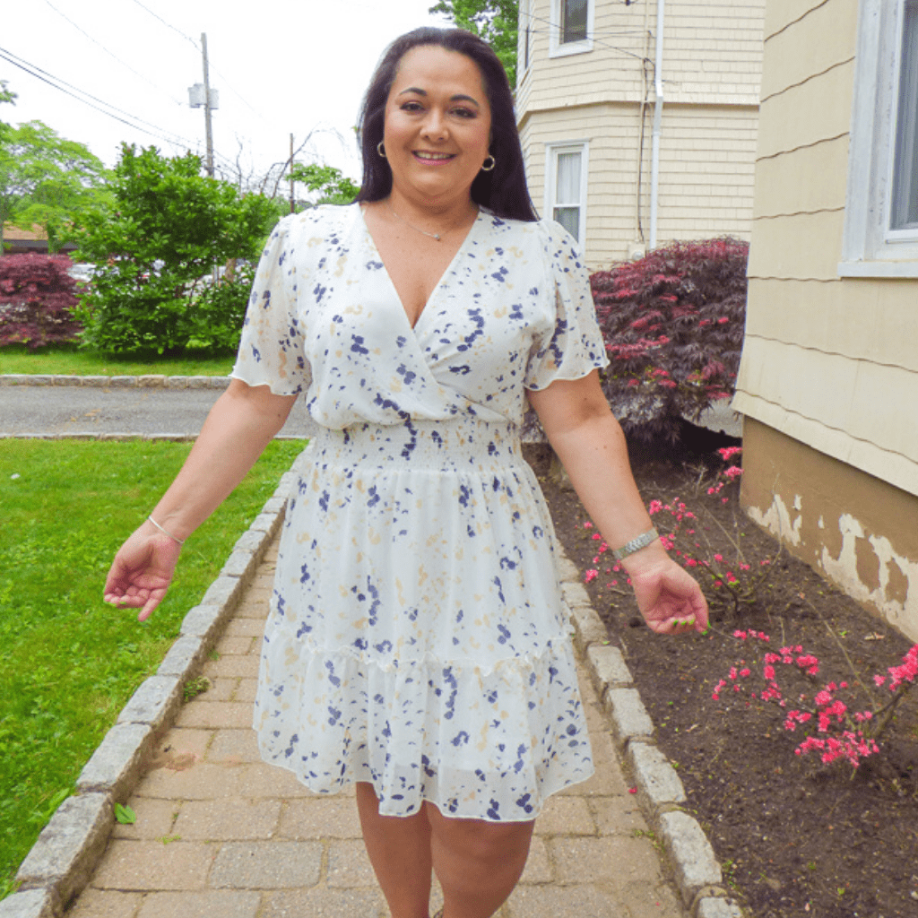 This Print Short Sleeve Plus Size Sundress is perfect for everyday wear! It features see through top and a lined bodice with an elastic waistband to ensure a comfortable fit.