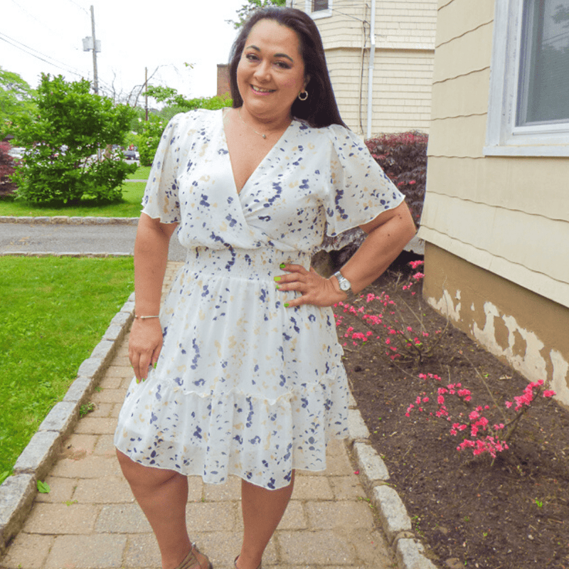 This Print Short Sleeve Plus Size Sundress is perfect for everyday wear! It features see through top and a lined bodice with an elastic waistband to ensure a comfortable fit.