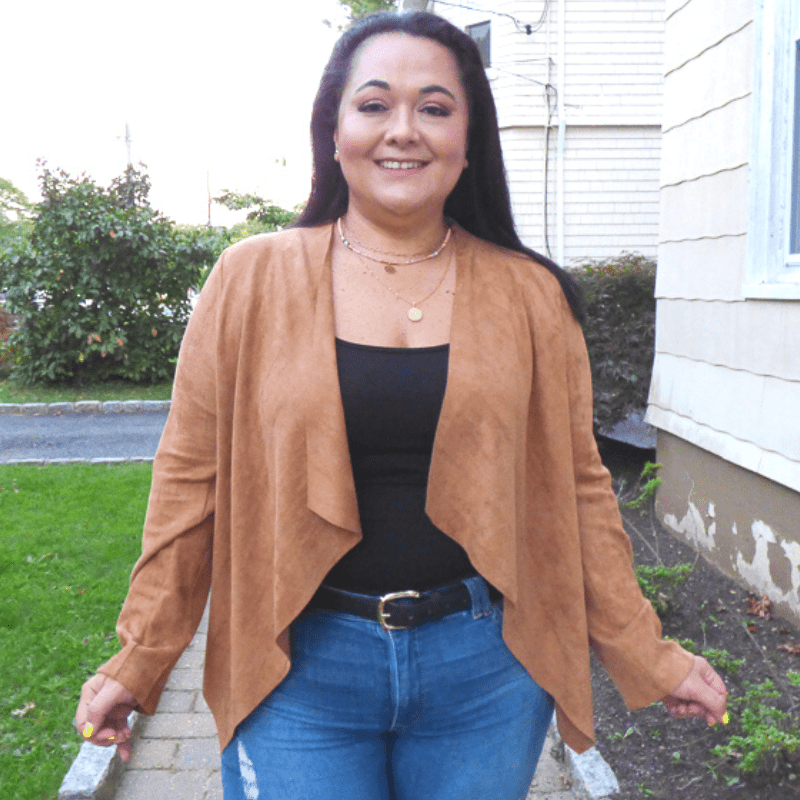 This gorgeous faux suede jacket is sure to make anybody feel amazing! We are in love with the gorgeous soft material, perfect for a night out with the girls or to wear to work!